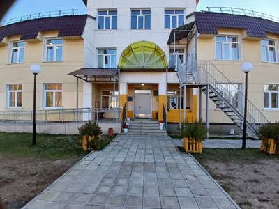 Центральный вход в школу